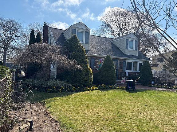 3rd image of 289 Sayville Blvd