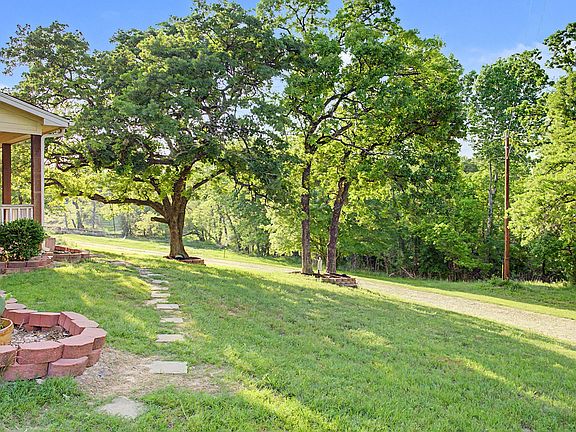 3rd image of 203 Saddle Ridge Ct