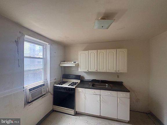 5th image of 1449 S Etting St