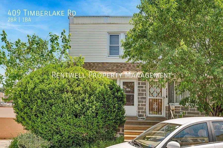 Renovated 2-Bedroom End-Unit Home with Deck & Parking — Photo 1