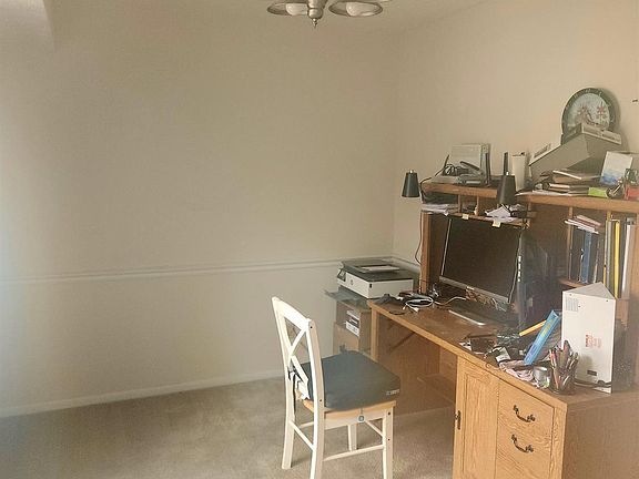 4th image of 13 Boxwood Ct