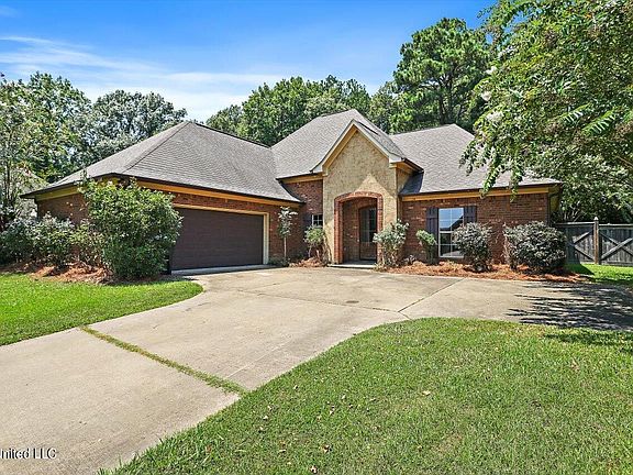 2nd image of 114 Belle Oak Dr