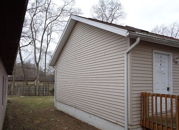 4th image of 201 Showerman Rd