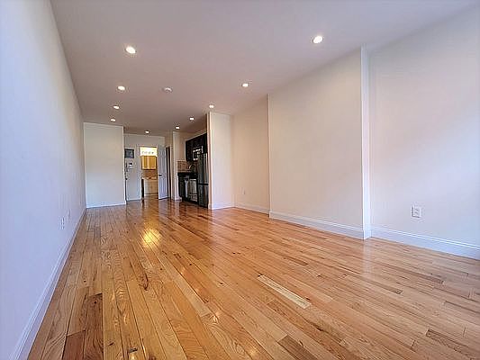 4th image of 106 Charles St #X