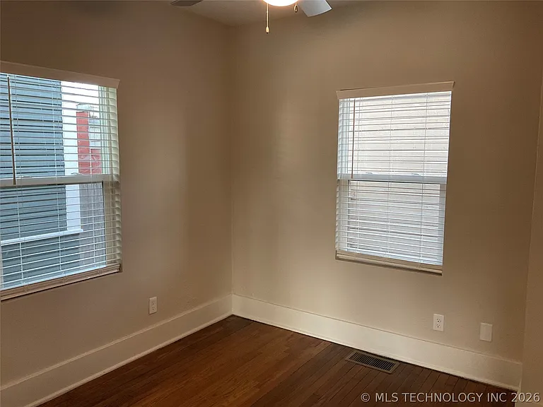 1349 E 6th St — Photo 15