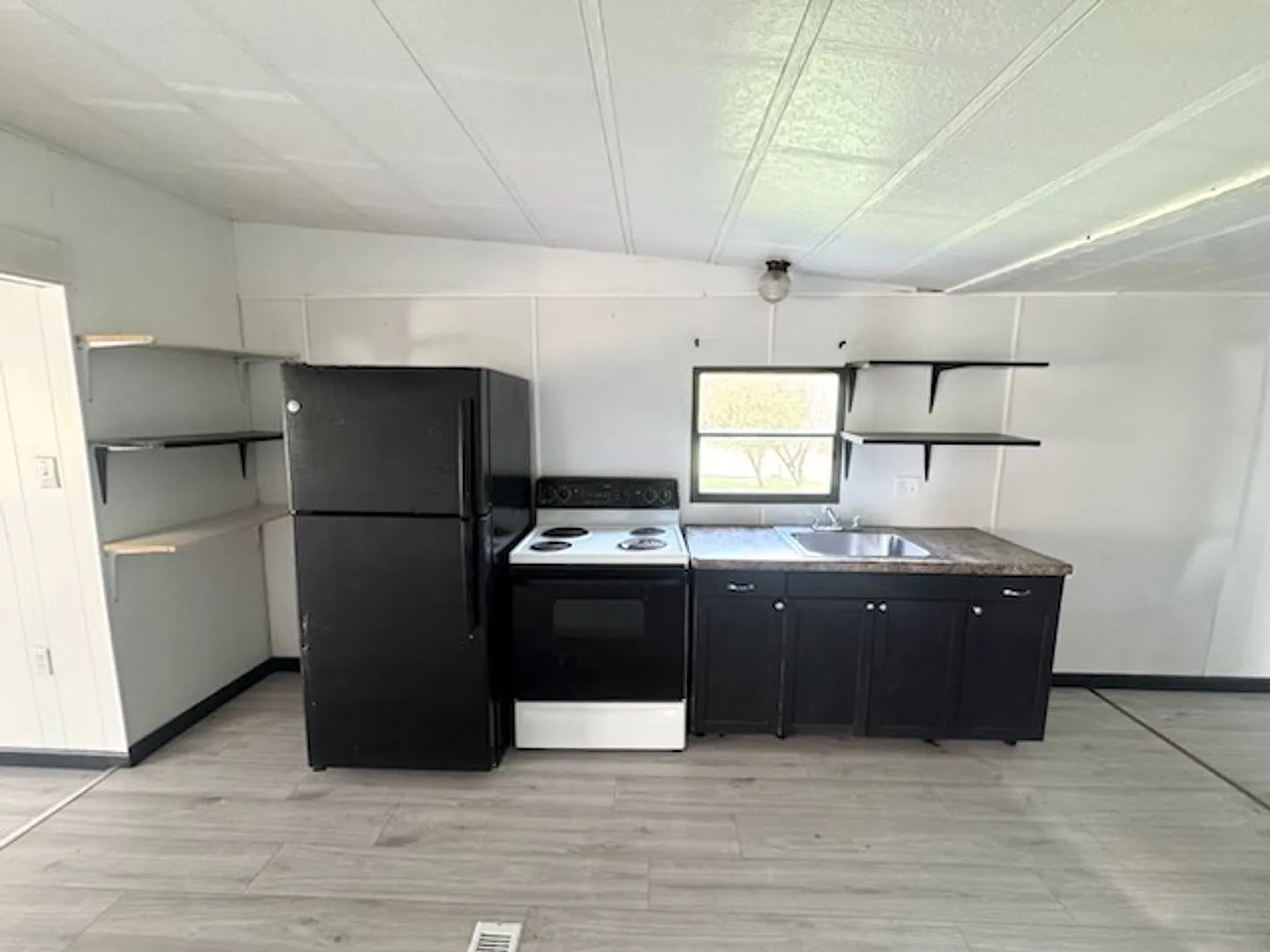 2 Bedroom / 1.5 Bath Home in Church Hill — Photo 3