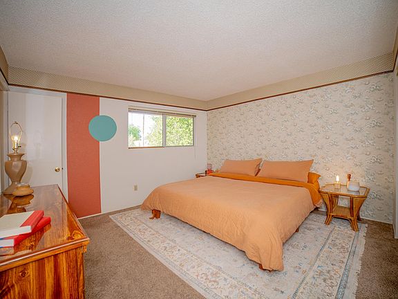3rd image of 1598 E La Jolla Ct