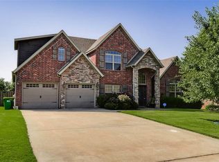 1520 Whippoorwill Ln, Bentonville, AR 72712