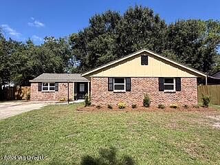 2nd image of 2807 Pinewood Dr
