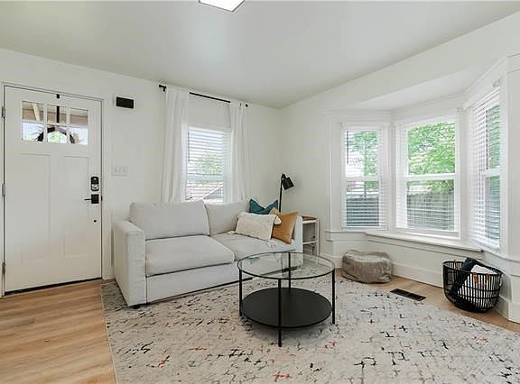 3rd image of 4138 Lloyd St