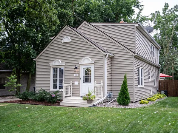 6621 West Howard AVENUE, Milwaukee, WI 53220