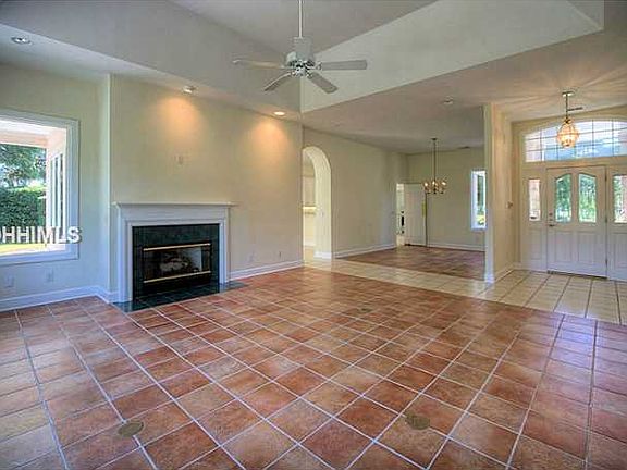 3rd image of 32 Glenmoor Pl