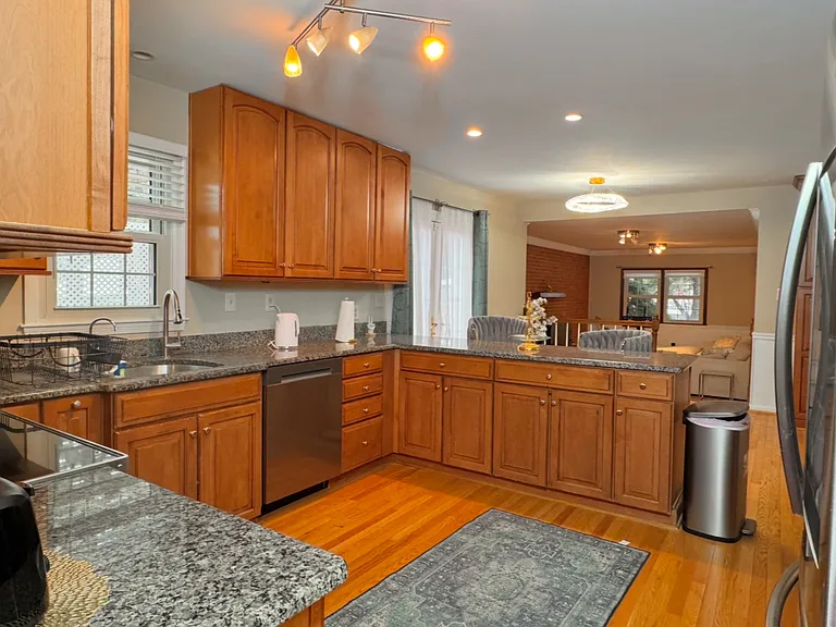8915 Old Courthouse Rd — Photo 14