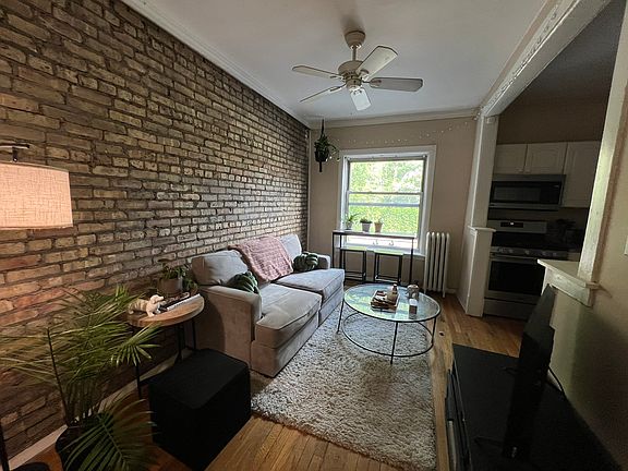 3rd image of 679 W Wrightwood Ave APT 1S
