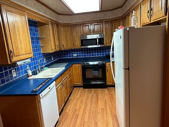 3rd image of 614 Polk St