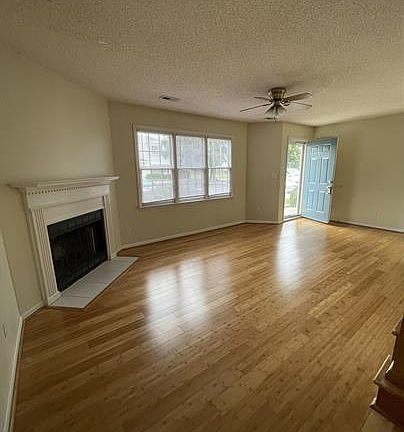 2nd image of 3813 V6 Sterling Pointe Dr