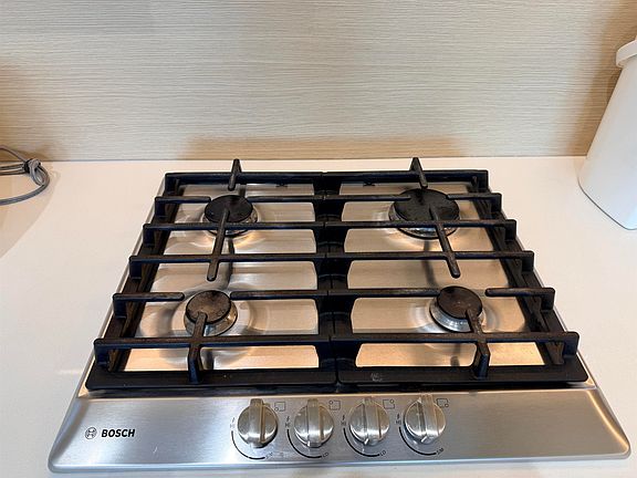 5th image of 652 Whiting Way #1704