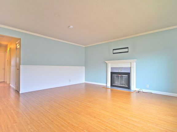 4th image of 1008 Crestwood Dr