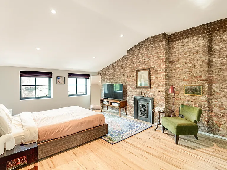 629 Putnam Ave #2 — Photo 14
