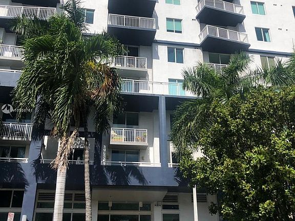 3rd image of 275 NE 18th St APT 1105