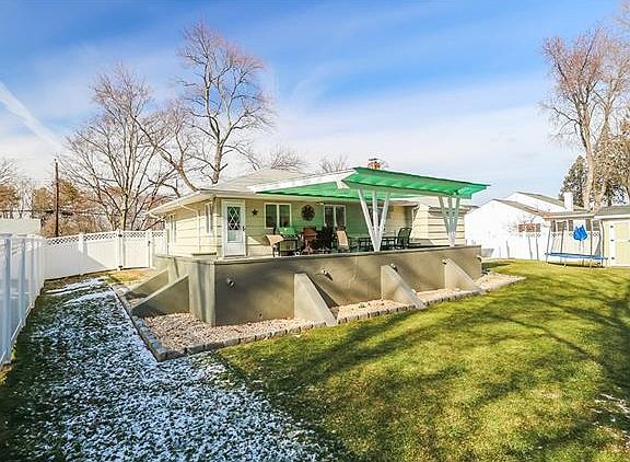 3rd image of 16 Tamarack Dr