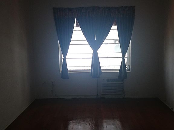 4th image of 1163 Normandy Dr APT 8