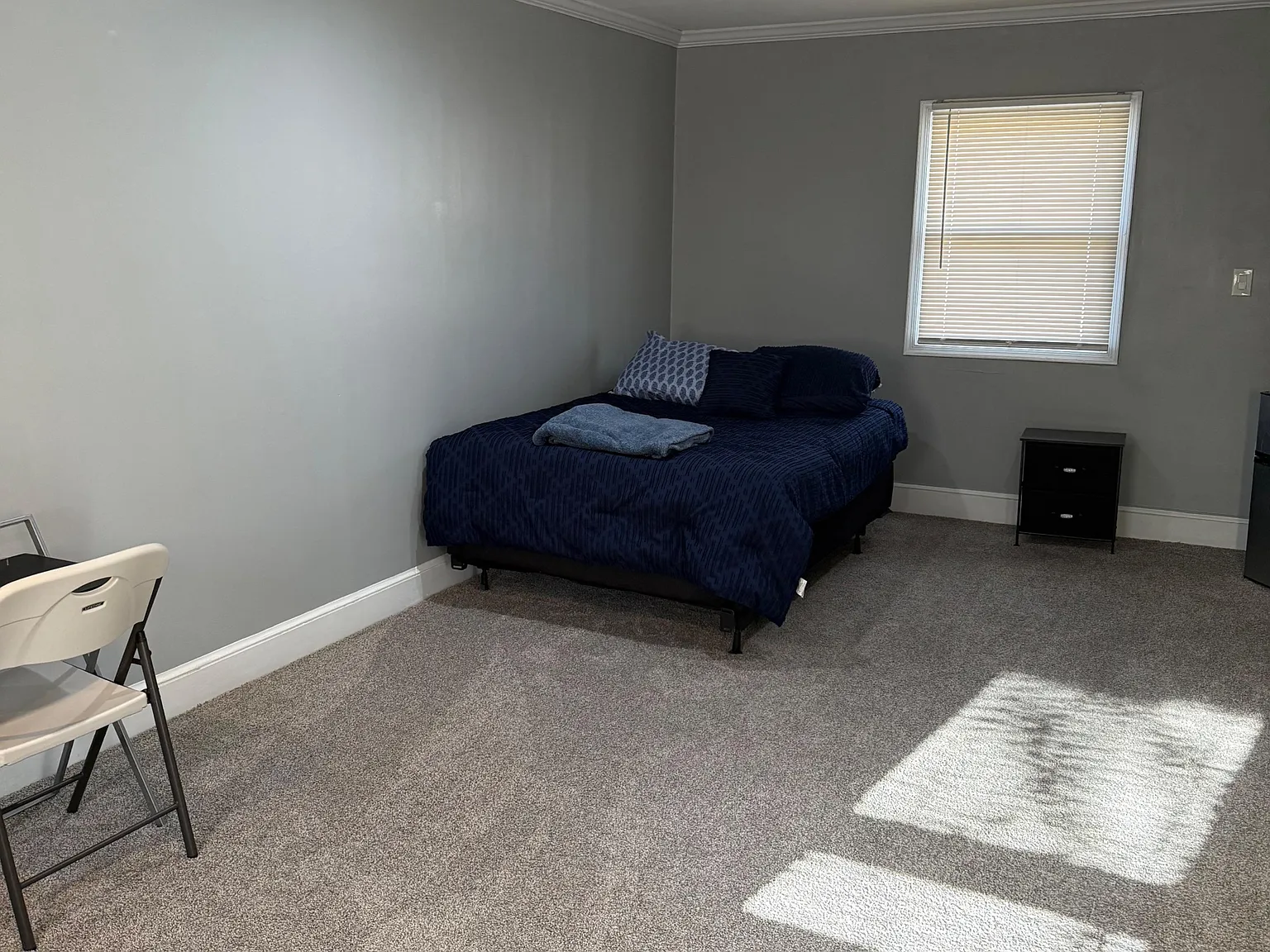 3 bed, 2.0 bath, 2800 sqft, $1,364 — Photo 3