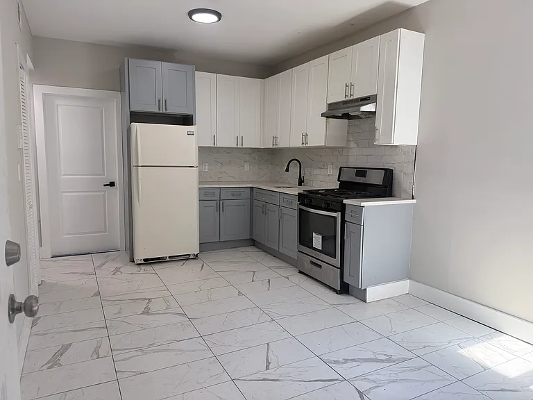 494 S 18th St #3 — Photo 1
