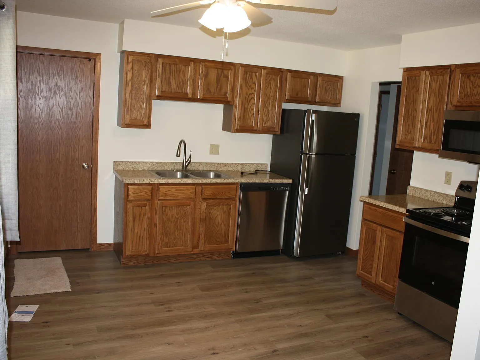 2 bed, 1500 sqft, $1,200 — Photo 3