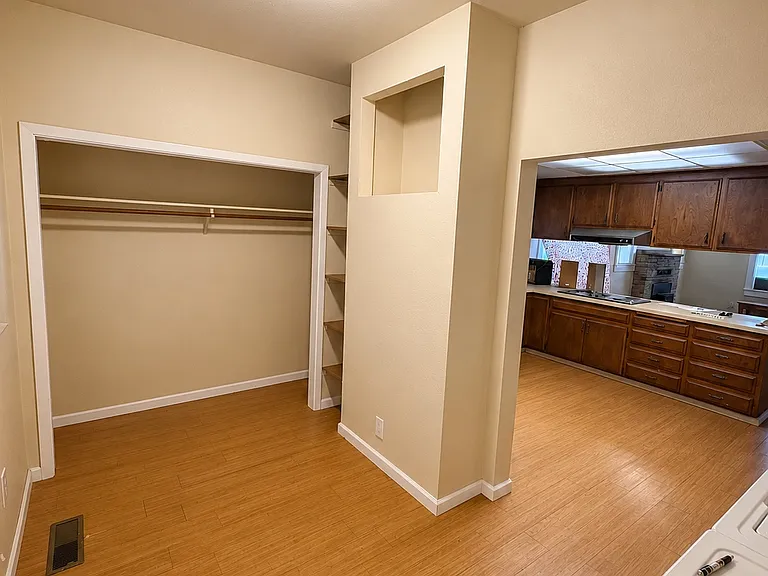 2850 Myers St — Photo 8