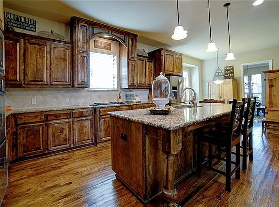 4th image of 11268 Graceland Ln