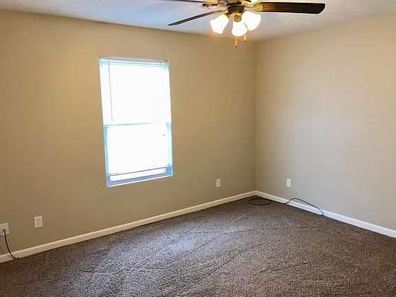 4th image of 521 S Park Dr