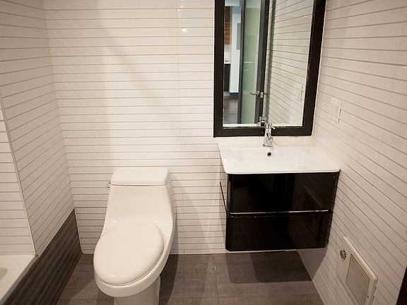4th image of 936 Madison St #4C