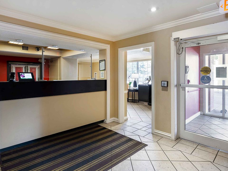 Lobby and Guest Check-in
