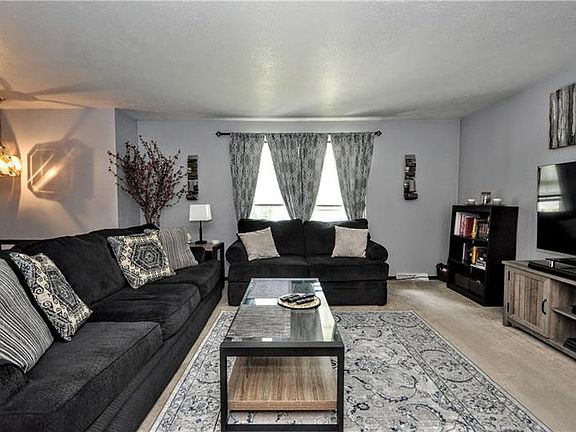 3rd image of 637 Stamford Dr