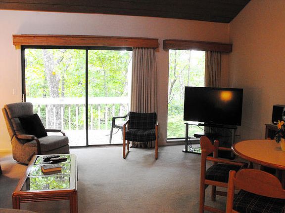 3rd image of 131 Eagle Ct
