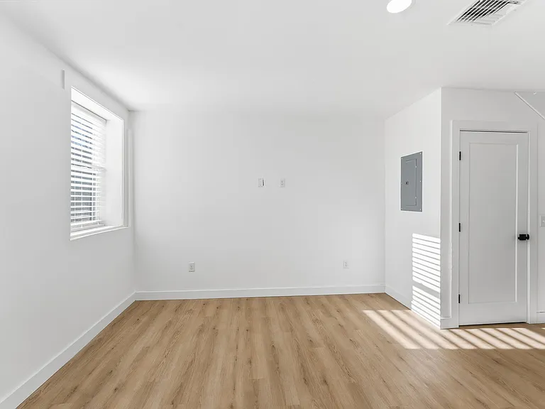 210 Weeden St #9 — Photo 7