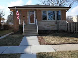 1942 Pine St, Des Plaines, IL 60018