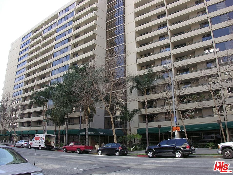 1st image of 600 W 9th St APT 610