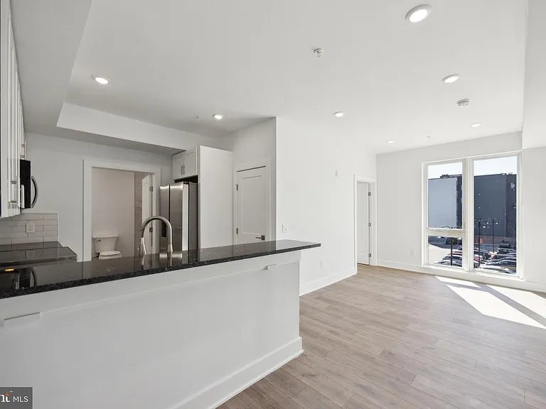 1350 N Front St #203 — Photo 1