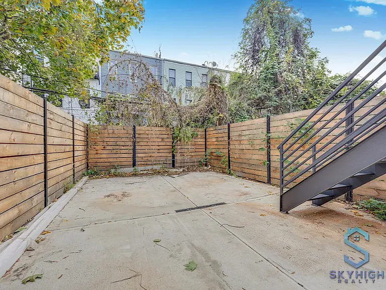 594 Van Buren St #TOWN — Photo 21