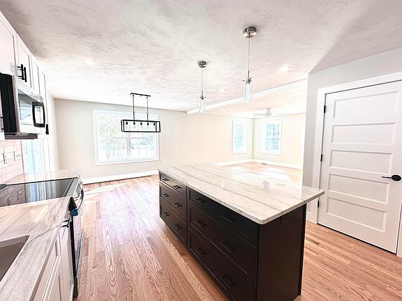 4th image of 12 Peaslee Road