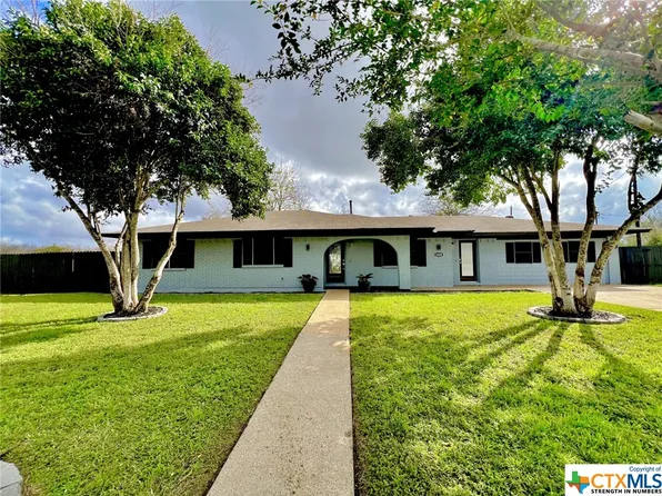 2409 Pleasant Green Dr, Victoria, TX 77901