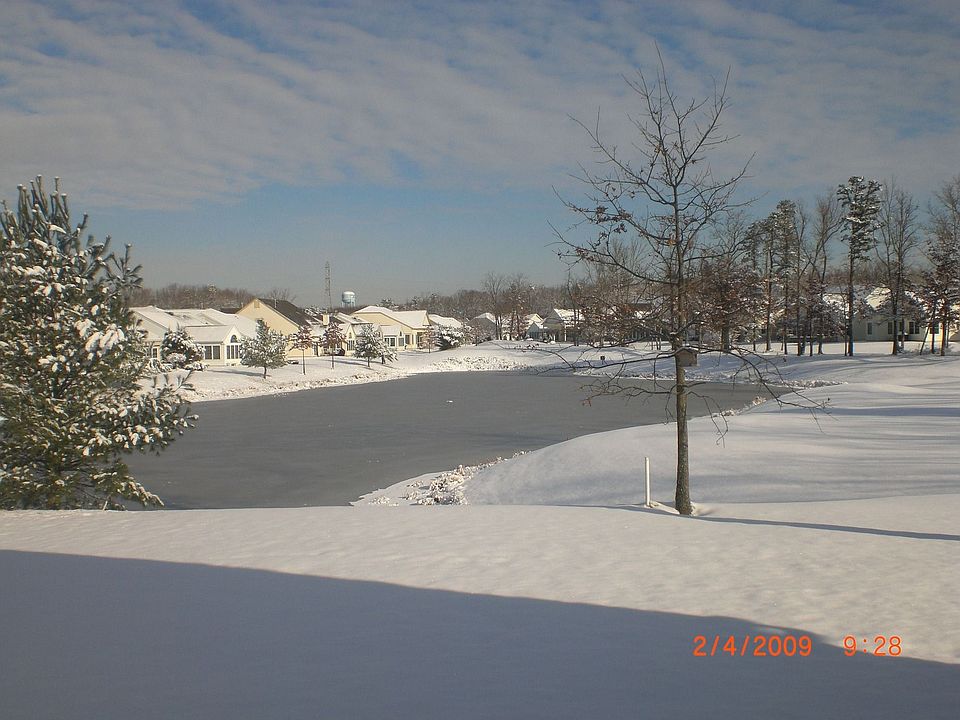 backyard view,small pond,view of 17th hole