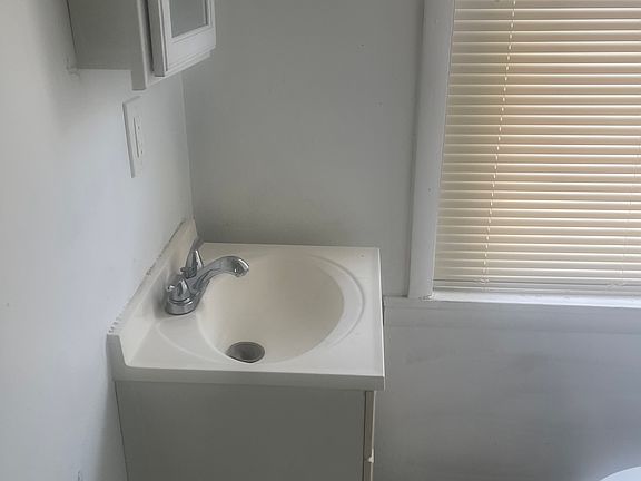 2nd image of 1304 E 9th St #2