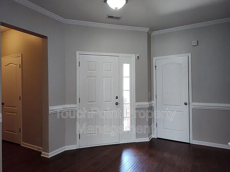 5 bed, 3.5 bath, 3433 sqft, $3,495 — Photo 4