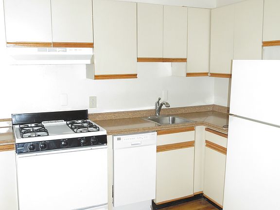 4th image of 500 Jersey Ave APT 4C