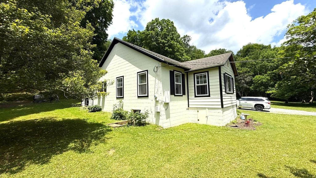 127 Smith Ln, Rainelle, WV - More