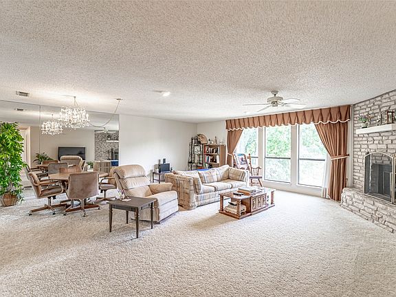 2nd image of 201 Peninsula Ct
