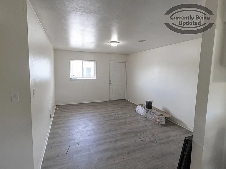 701 W Cunningham Dr #1 — Photo 4